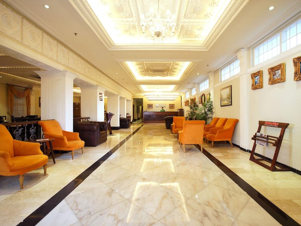 d'Salvatore Boutique Hotel Yogyakarta Maguwo Extérieur photo