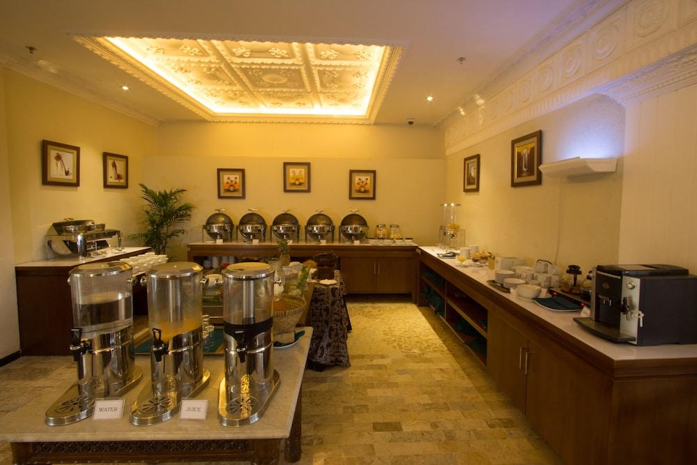d'Salvatore Boutique Hotel Yogyakarta Maguwo Extérieur photo
