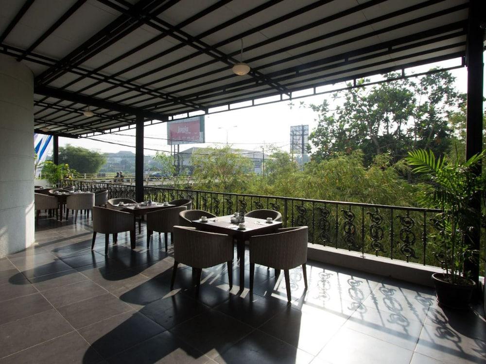 d'Salvatore Boutique Hotel Yogyakarta Maguwo Extérieur photo