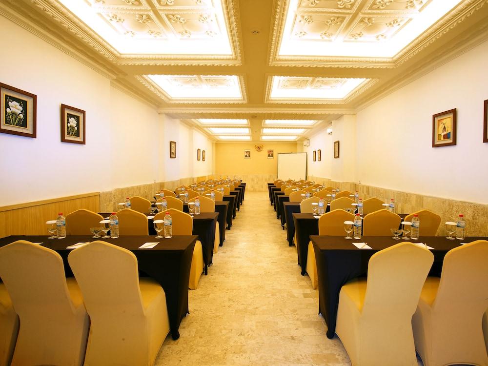 d'Salvatore Boutique Hotel Yogyakarta Maguwo Extérieur photo