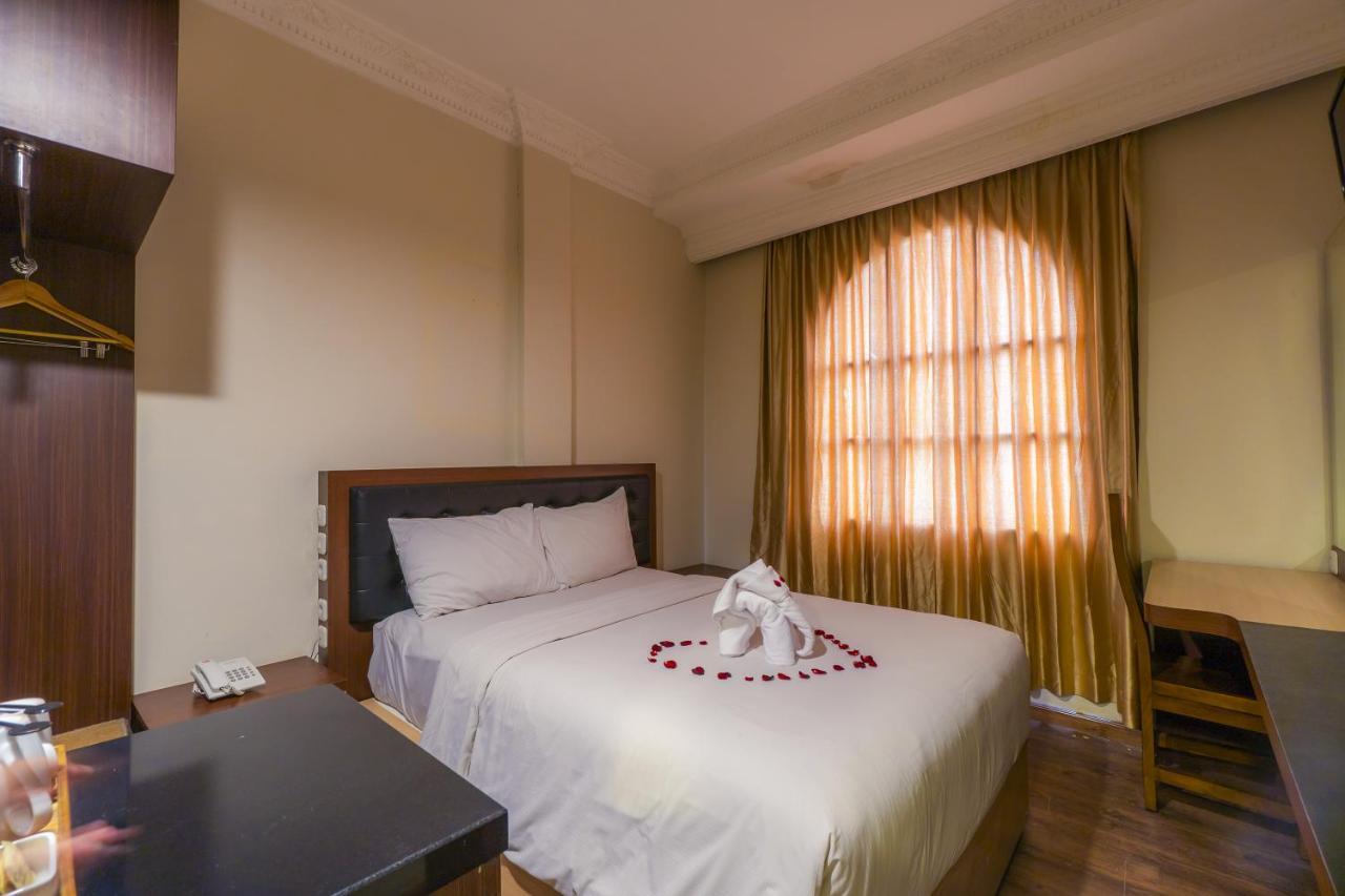 d'Salvatore Boutique Hotel Yogyakarta Maguwo Extérieur photo