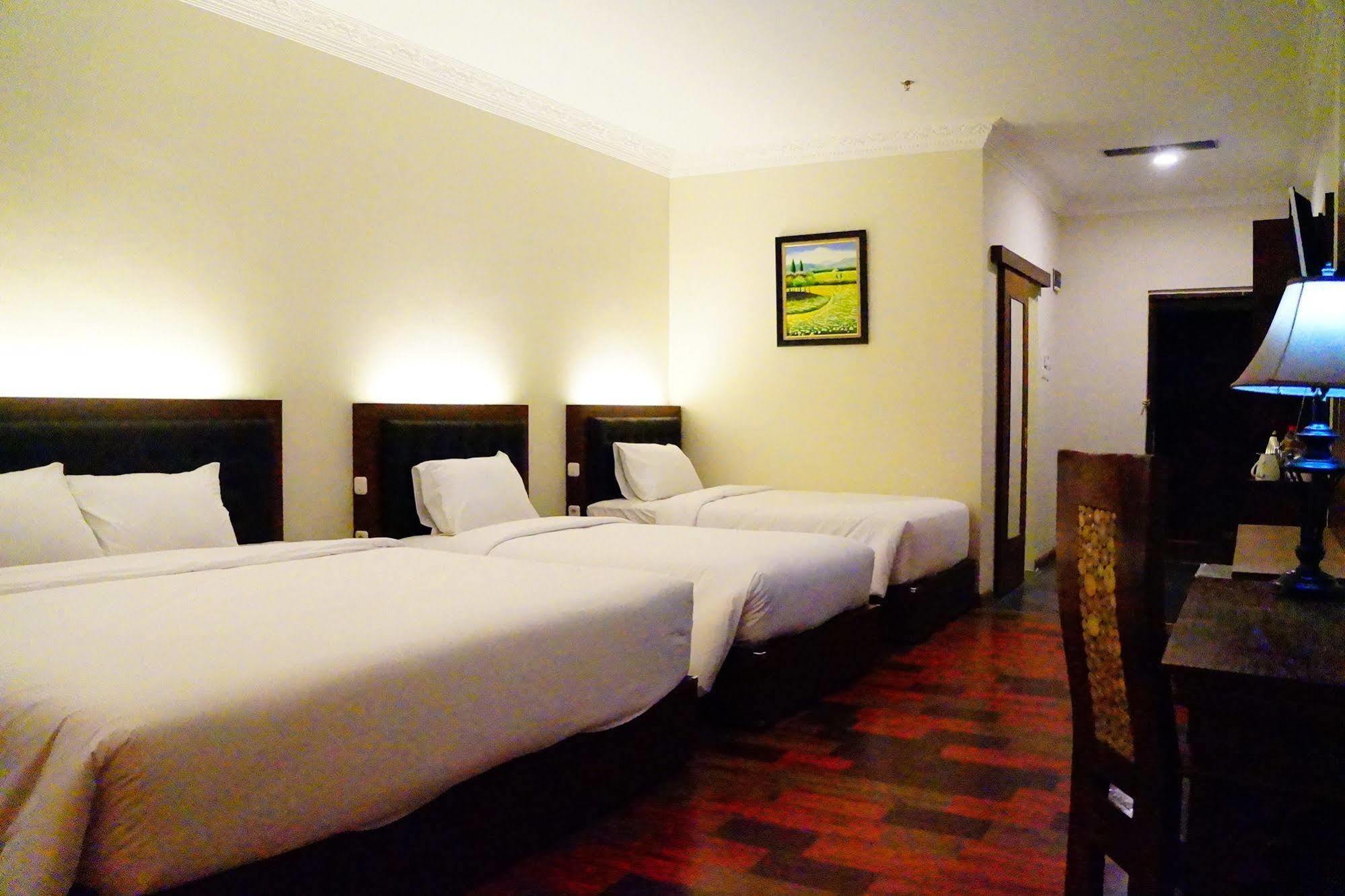 d'Salvatore Boutique Hotel Yogyakarta Maguwo Extérieur photo